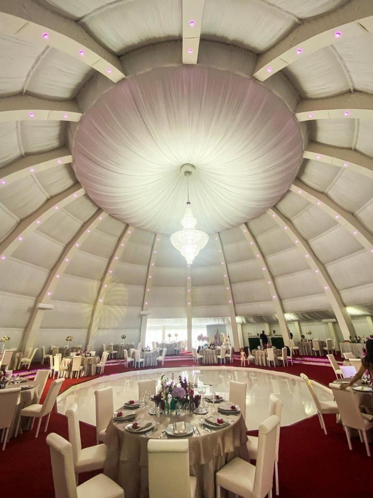 Bascov Royal Park Complex酒店 外观 照片